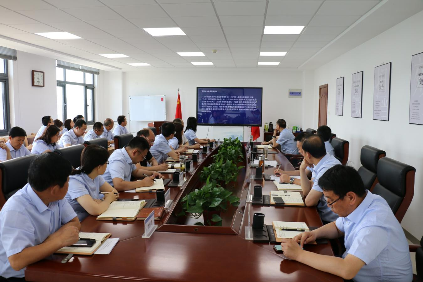 市产投集团召开党委理论中心组集体学习研讨会议(图2) 市产投集团召开党委理论中心组集体学习研讨会议(图2)